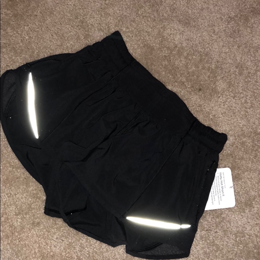 🔥BRAND NEW LULU HOTTIE HOT SHORT ll 🔥